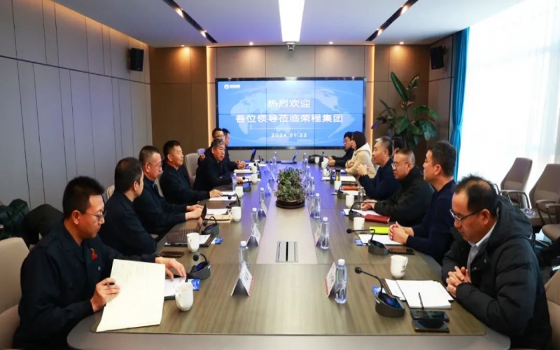 滄州市發(fā)改委黨組書記、主任屈國治一行到榮程集團參觀調研