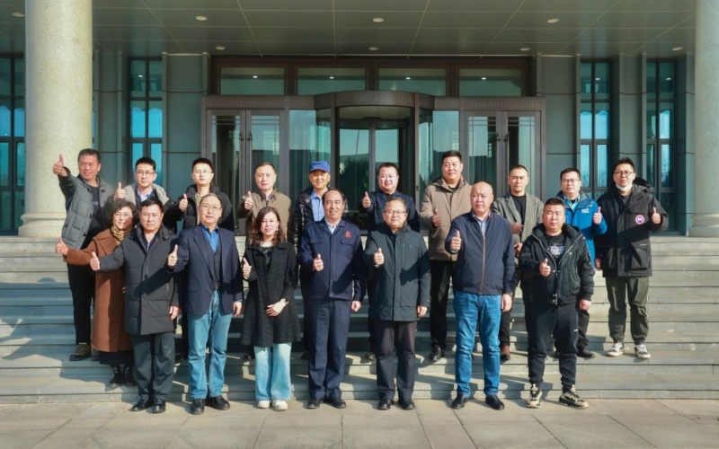 天津市鋼鐵工業(yè)協(xié)會(huì)秘書長(zhǎng)、天津市冶金商會(huì)副會(huì)長(zhǎng)楊勇一行到榮程集團(tuán)座談交流
