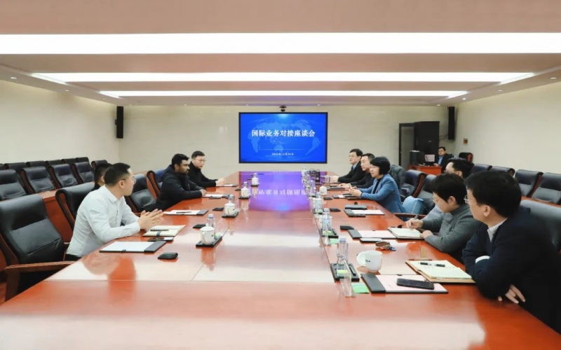 榮程集團黨委書記、融誠物產(chǎn)總經(jīng)理張穎與多家客戶開展國際業(yè)務座談交流