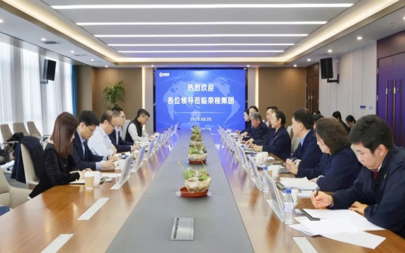 榮程集團(tuán)董事會(huì)主席張榮華與民生銀行天津分行黨委書記、行長(zhǎng)劉超座談交流