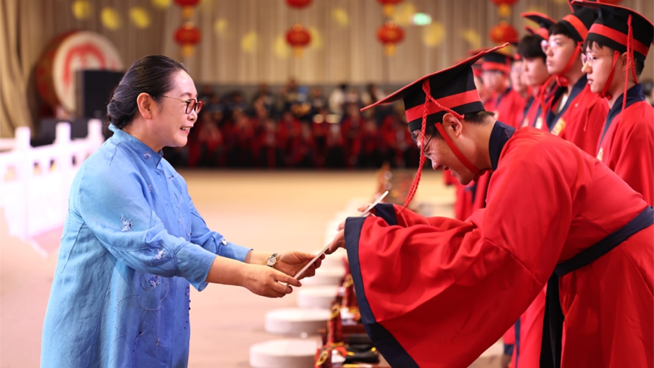 金秋揚(yáng)帆，逐夢(mèng)遠(yuǎn)航！榮程學(xué)子成人禮儀式